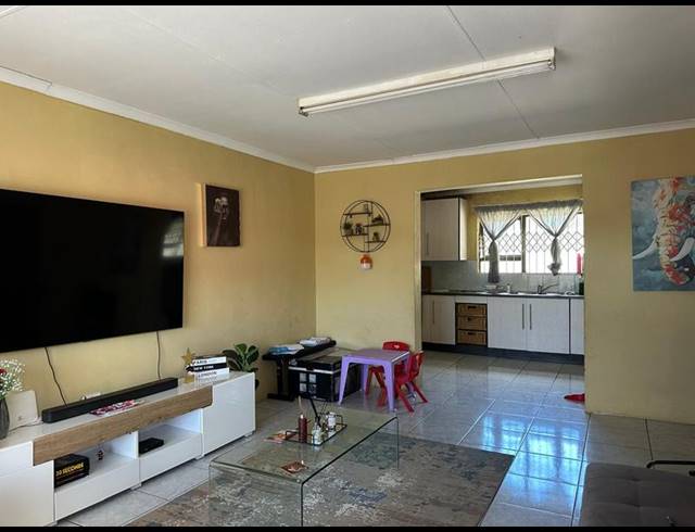 4 BEDROOM HOUSE FOR SALE IN MTHATHA CENTRAL